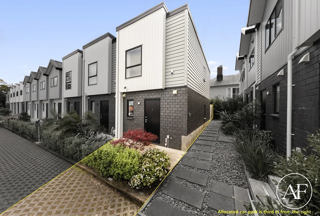 Onehunga 2Kwarto MUST SELL! PRIME CORNER TOWN-HOUSE! w/ PARK !