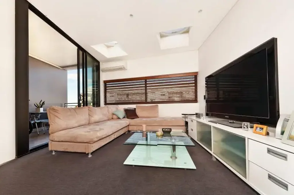 Fully Furnished 1 Bedroom Apartment for Rent - Please call Sylvia on 0416 638 548 for inspection.