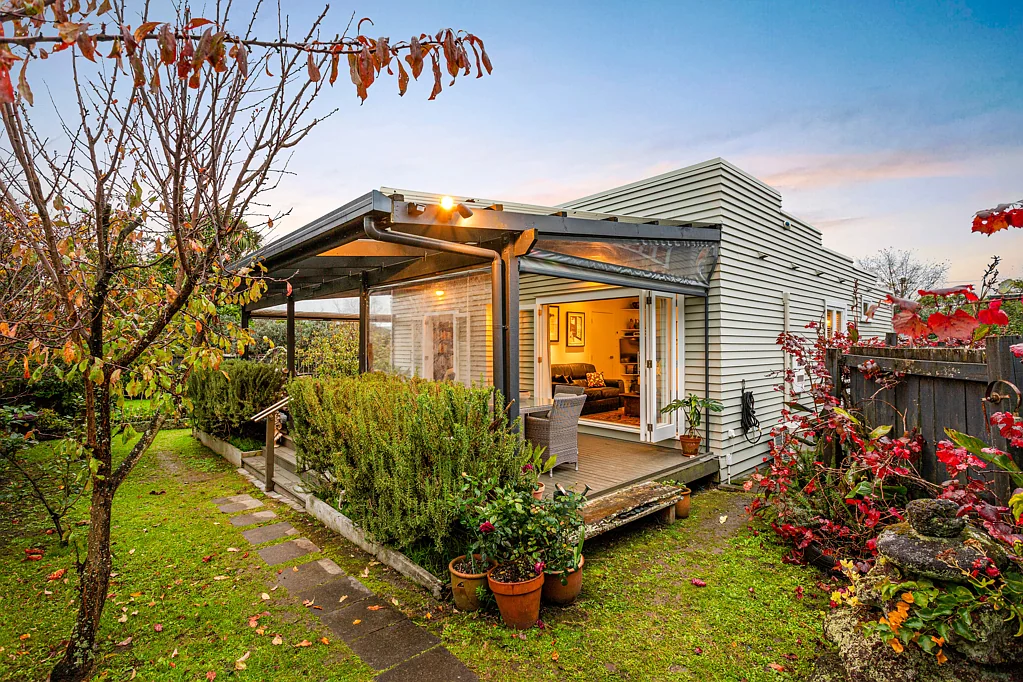 1 Nicolas Avenue, Glen Eden, Waitakere City, Auckland