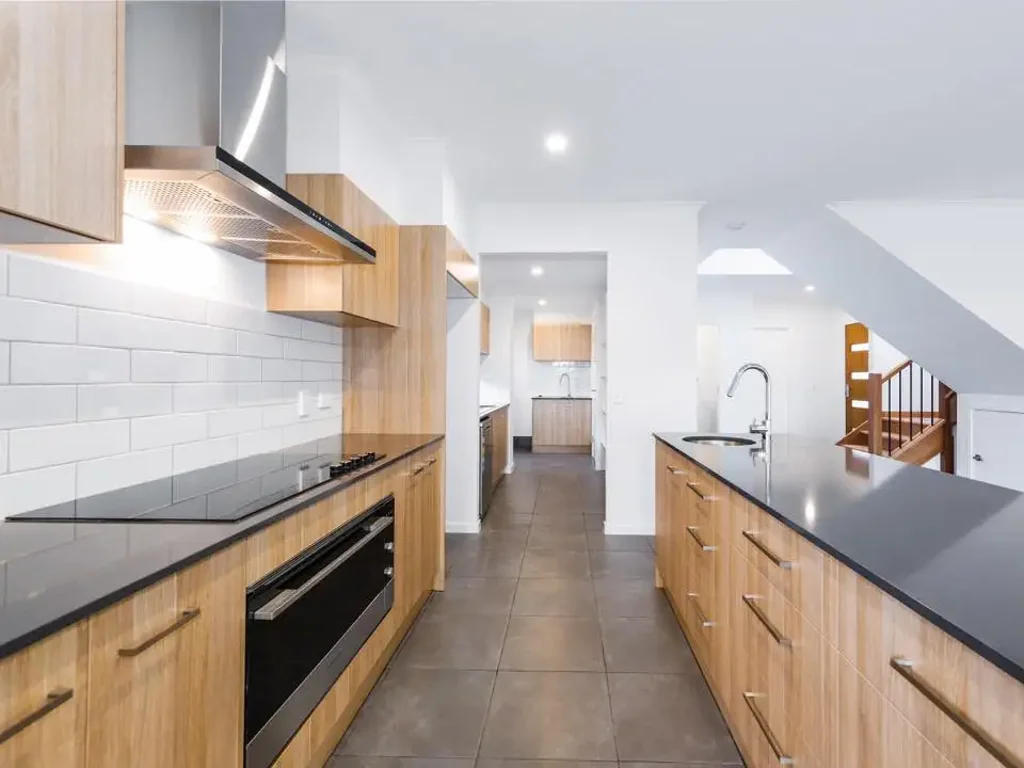 Toowong 4房 Brisbane CBD近郊 4.9公里 优质学区地 毗邻商店餐厅 交通便捷 Indooroopilly High School Catchment - City Convenience in Quiet Location