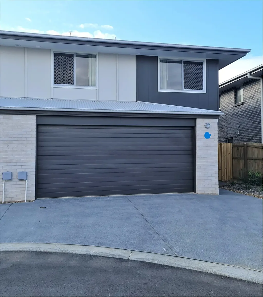 4-Bed Near Brand-New Townhouse With Two Ensuites!