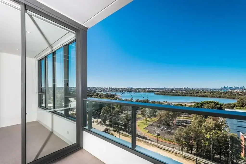 Ultimate Living in the Heart of Rhodes-Near New 1 Bedroom Apt in Mirvac Pinnacle