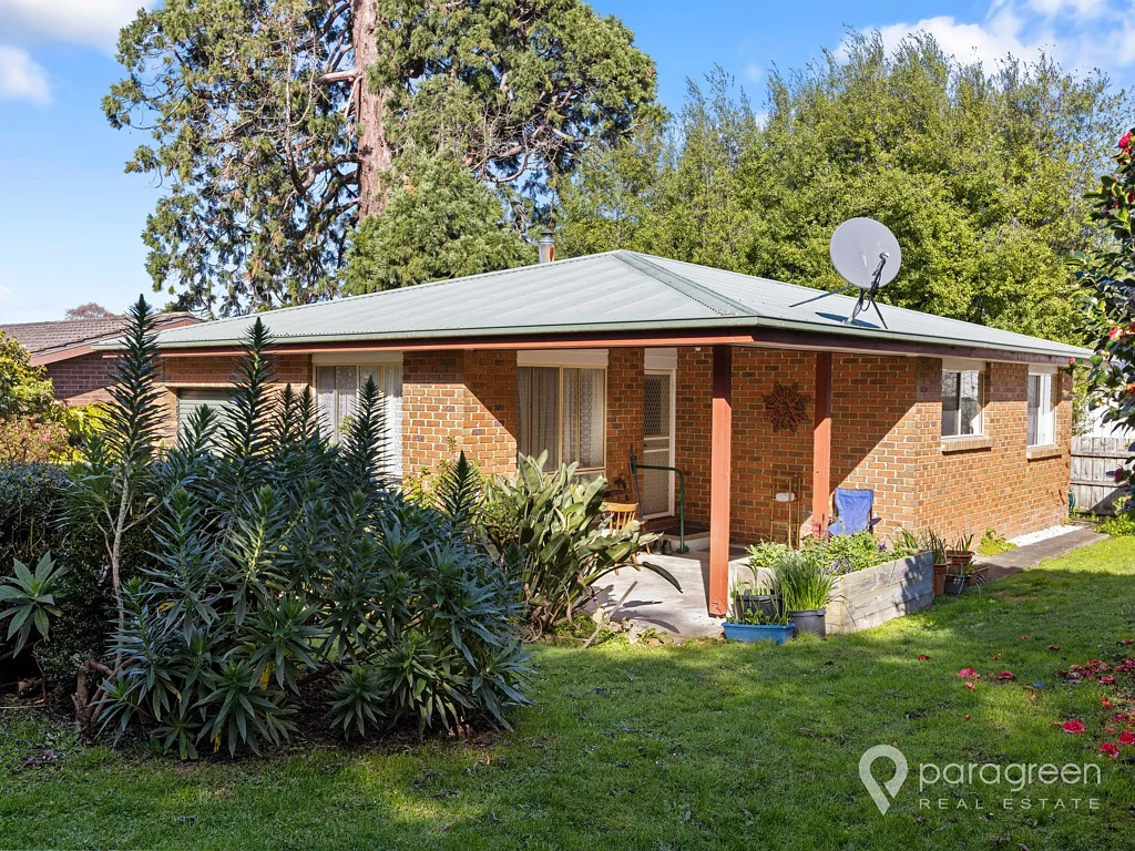 Foster 2chambre COSY BRICK VENEER ON ITS OWN TITLE WITH A PRIVATE YARD