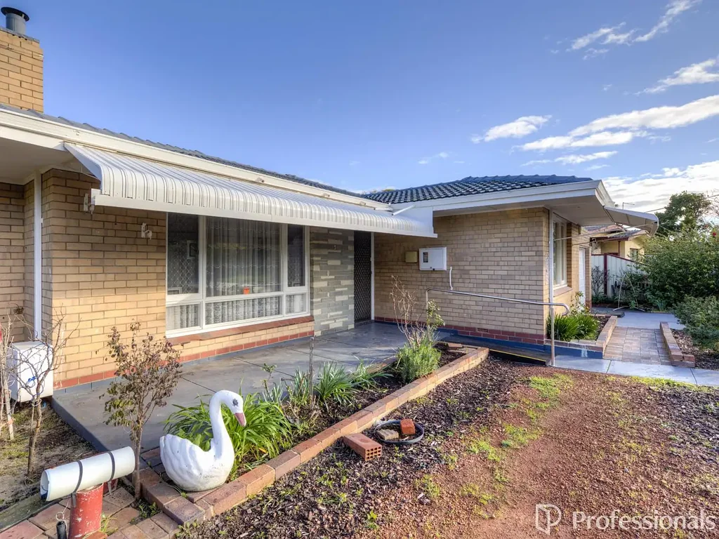 11 Badbury Road, Armadale, WA 6112