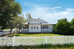 1 Carrington Street, Parkes