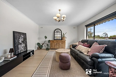 लिविंग रूम - 6 Mawson Street, Melton, VIC 3337