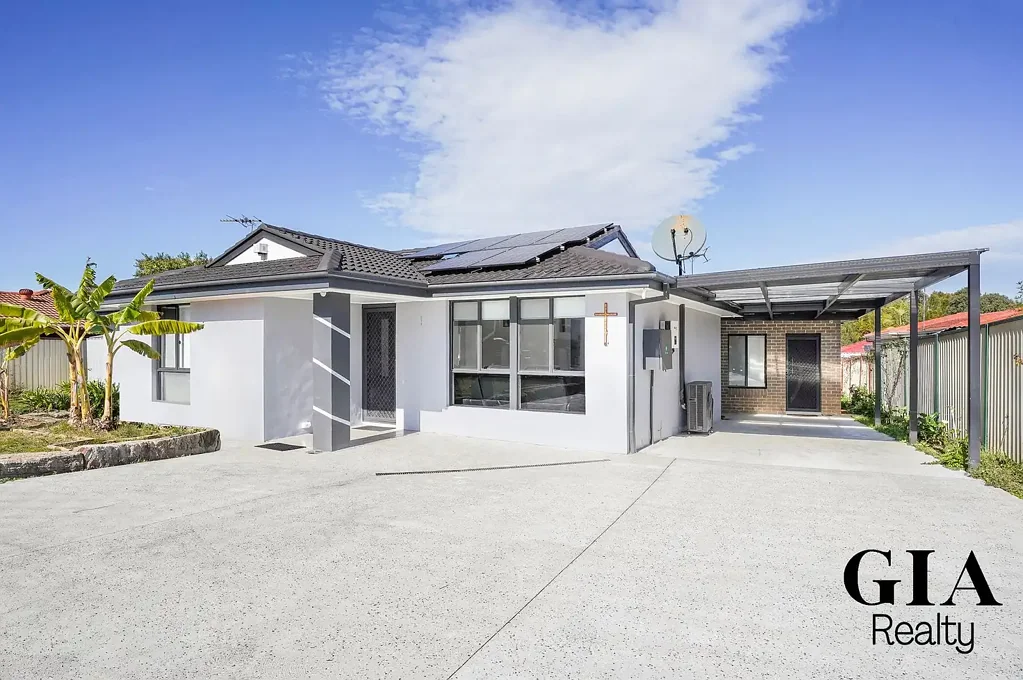 Stunning Three-Bedroom Home in a Prime Location