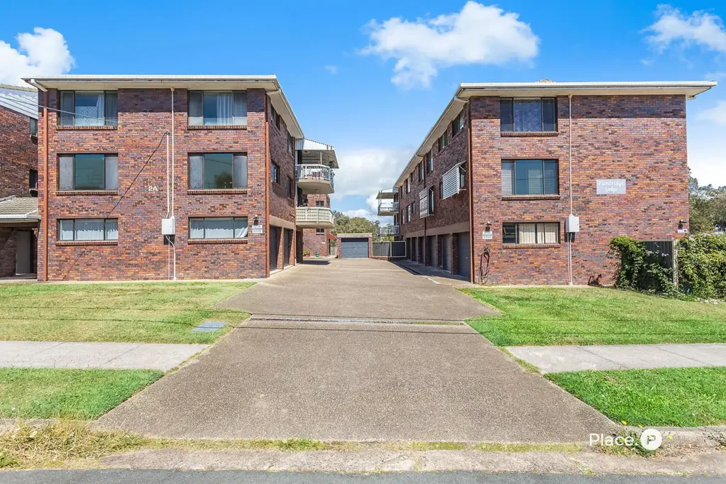 Woody Point 2Kwarto Top Floor Retreat with Water Glimpses – 13/2A View Street, Woody Point