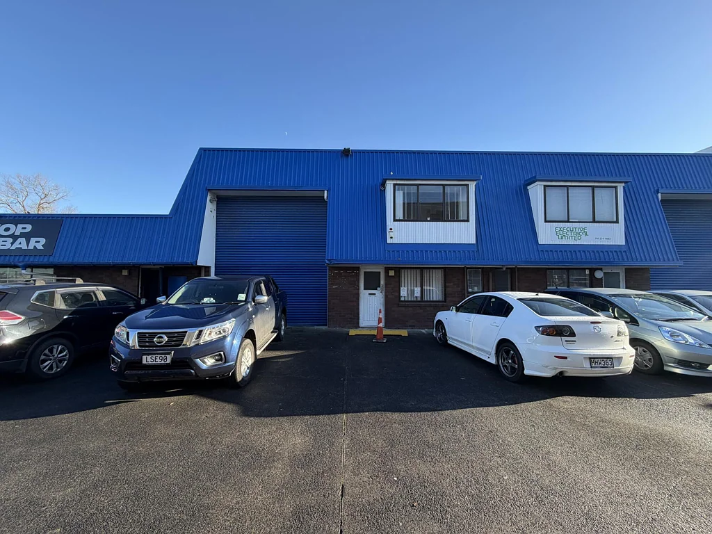 East Tamaki  Versatile warehouse, office and showroom
