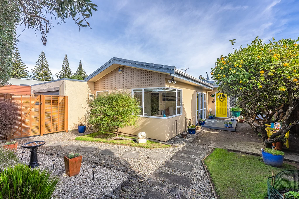 Raumati Beach 3Kwarto Highly Motivated Vendors Want a Call to ACTION!