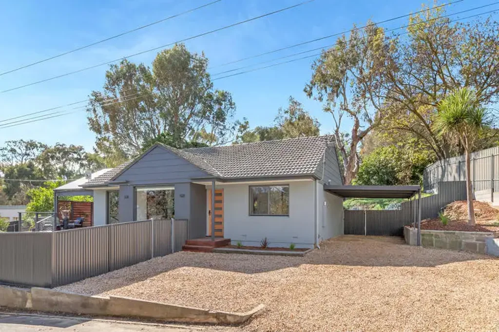 Gumeracha 3chambre ENJOY COUNTRY LIVING IN A SENSATIONAL RENOVATED FAMILY HOME