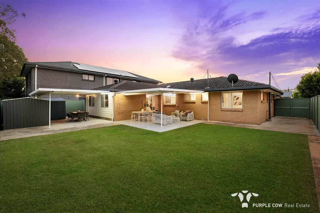 Daisy Hill 4Phòng ngủ Private Family Retreat on 600m² – Bushland Backdrop, Side Access & Walk to John Paul College