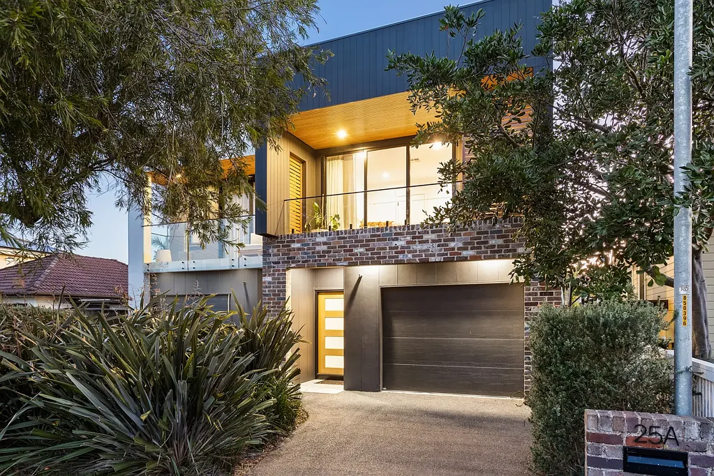 Shellharbour 3침실 Relaxed Village Living, Steps from the Sand