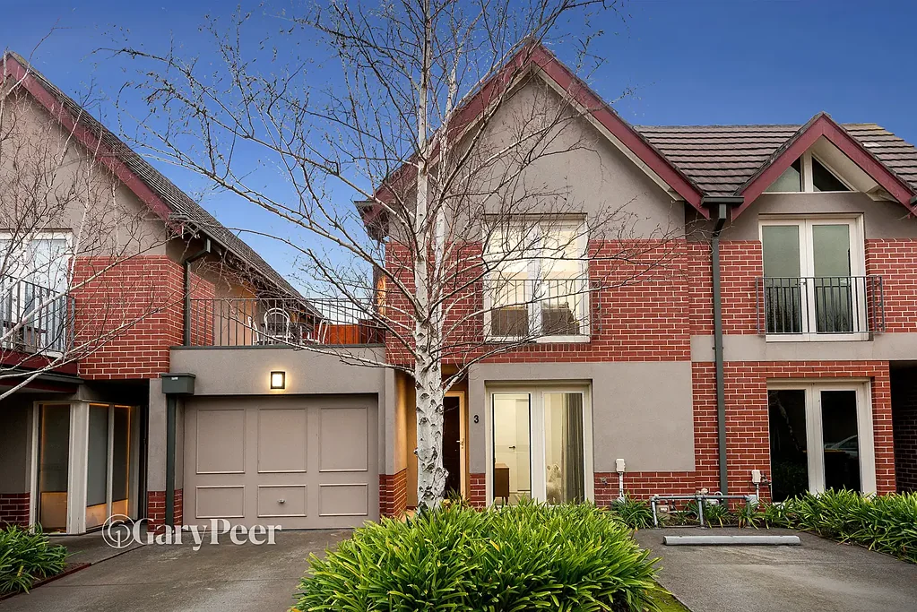Malvern East 3房 阳光满溢联排别墅 低维护庭院 独家门禁社区 宽敞室内空间 优质电器设备 便利生活配套 Stylish townhouse in a coveted Central Park locale