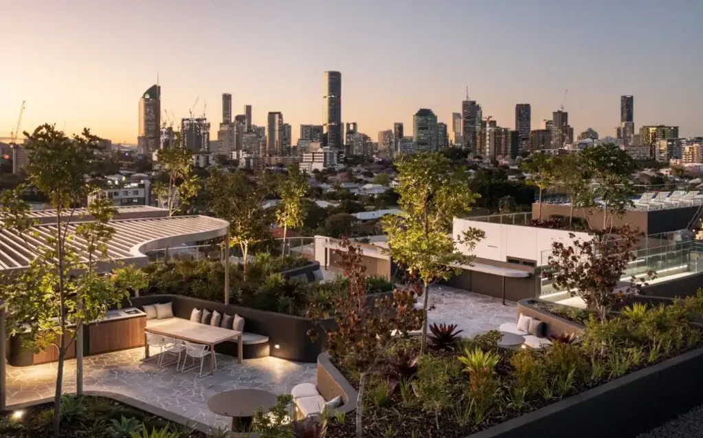 Luxurious Residence with Uninterrupted City Skyline Views!