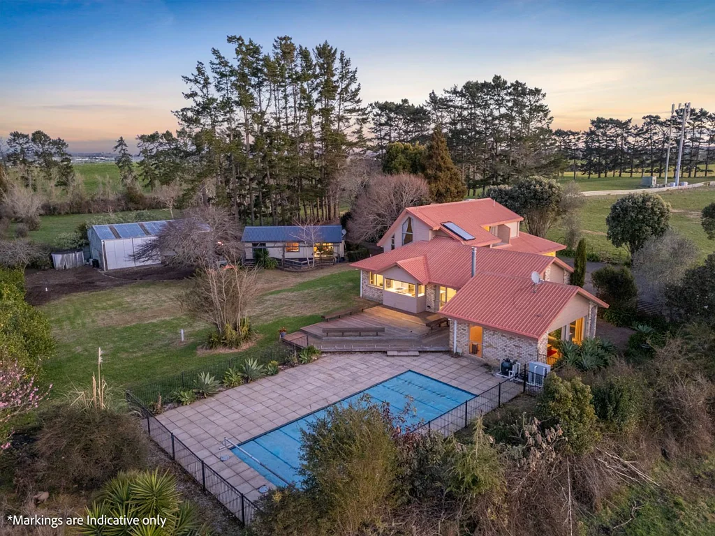 Karaka 8 Bedroom Two For One Plus Swimming pool.