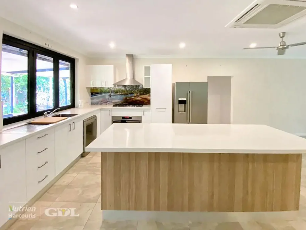 Katherine 5침실 Spacious Family Living | Renovated Home with Pool & Entertaining Area
