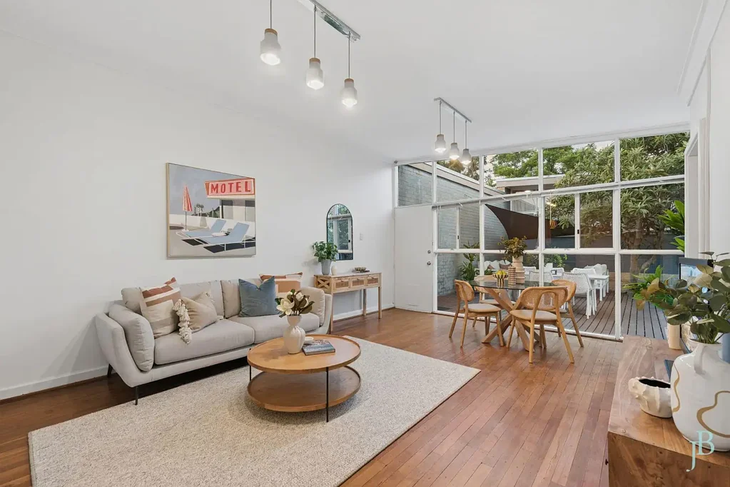 Como 2 Bedroom Unique Mid-Century Modern Villa