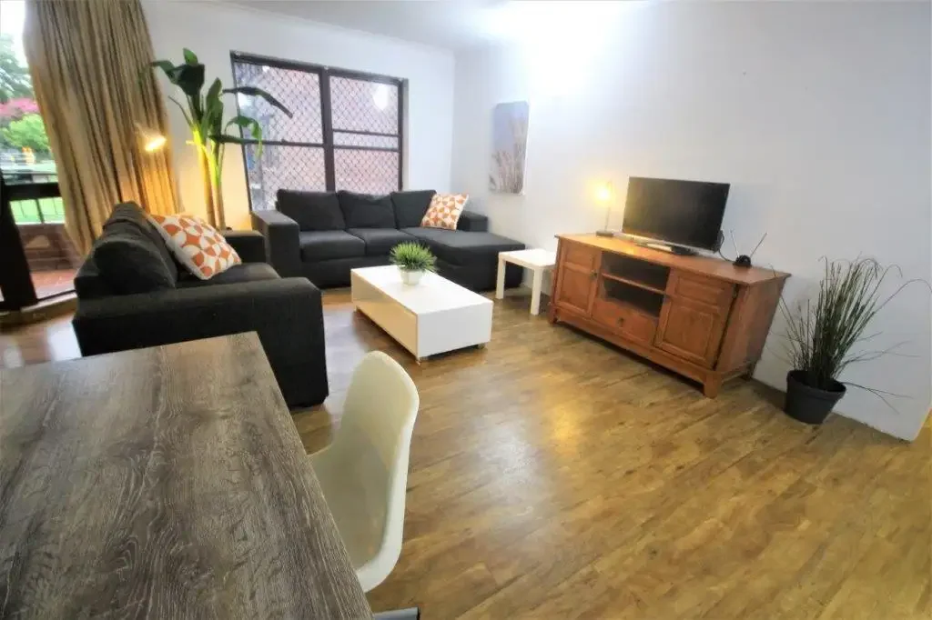 FURNSIHED, AIR CONDITIONED AND 2 MINUTE WALK TO UQ