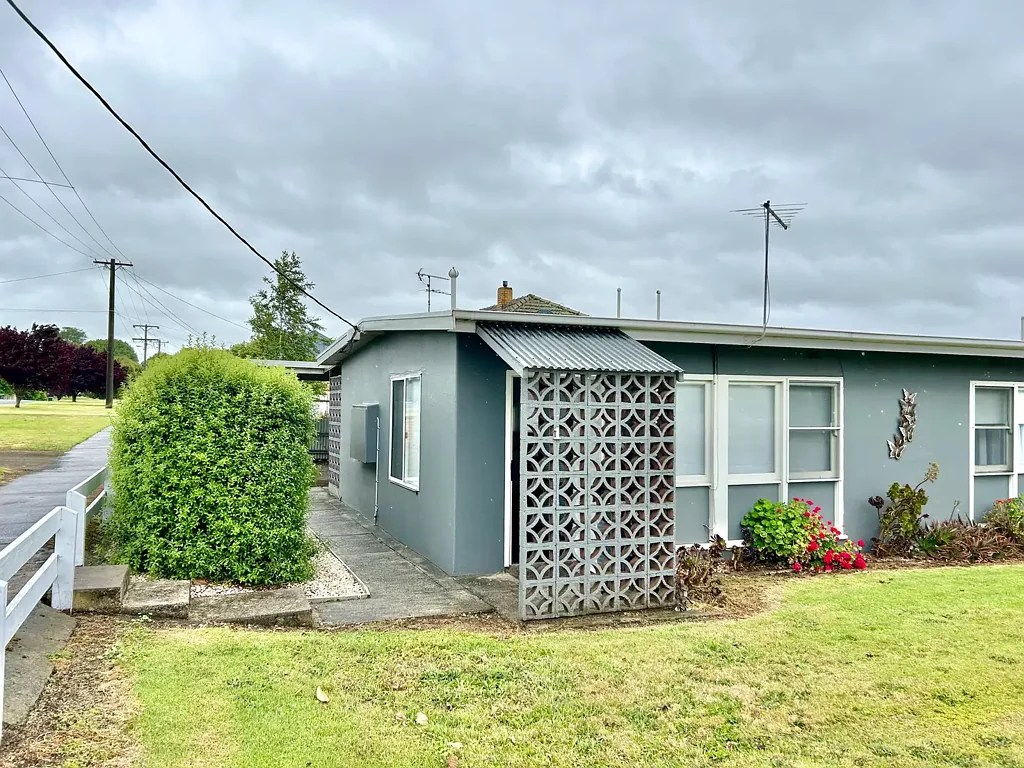Low Maintenance Living Close to Town!