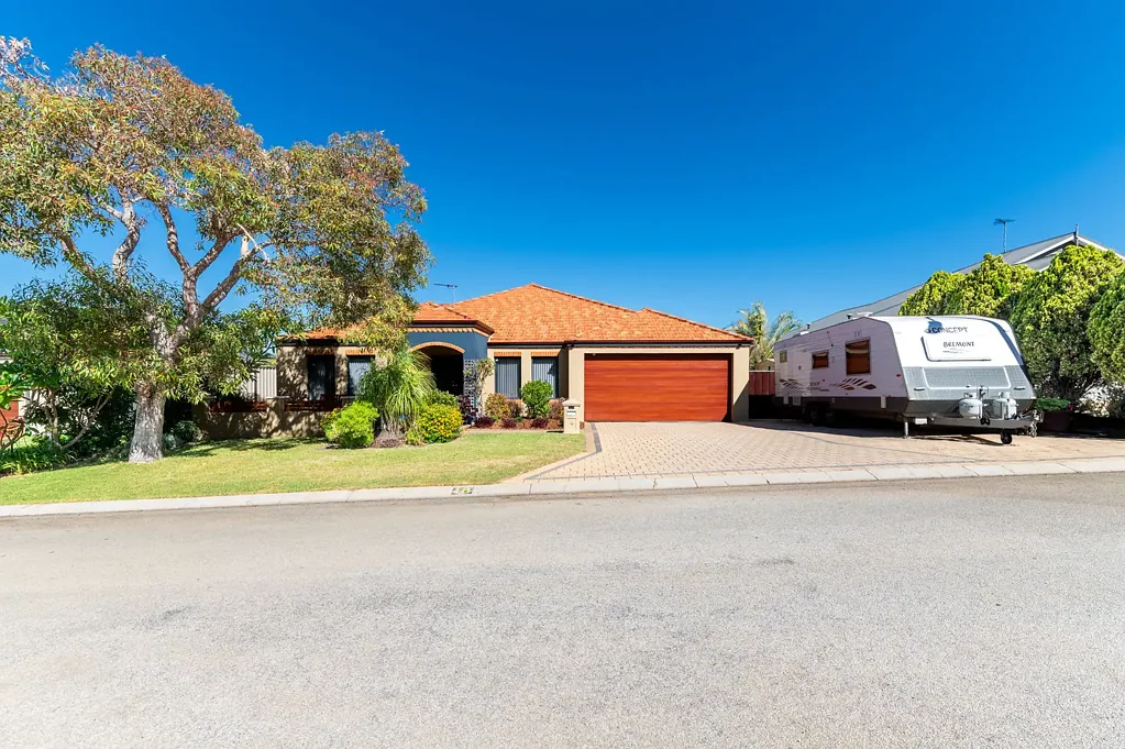 Wanneroo 4Zimmer Spacious Family Living with Poolside Entertaining in Somerville Waters