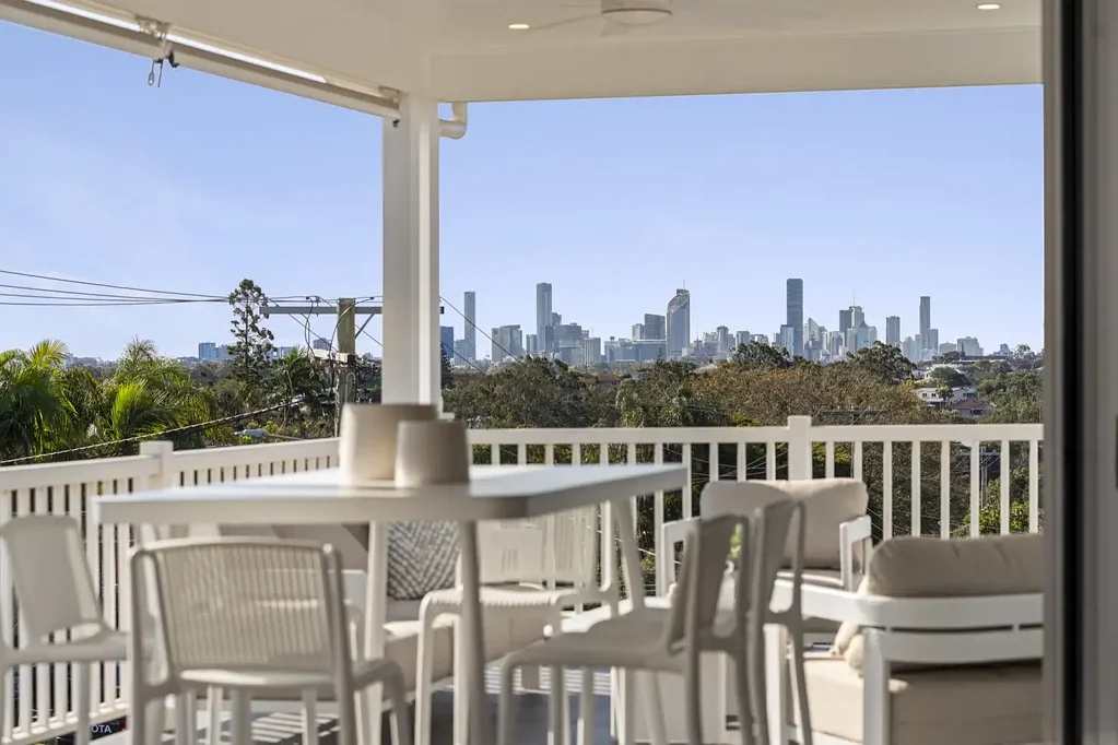 Moorooka 5 Slaapkamer Contemporary Comfort with Exceptional Family Appeal