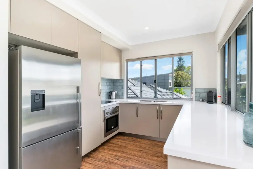 Immaculate upstairs unit with electricity included in the rent
