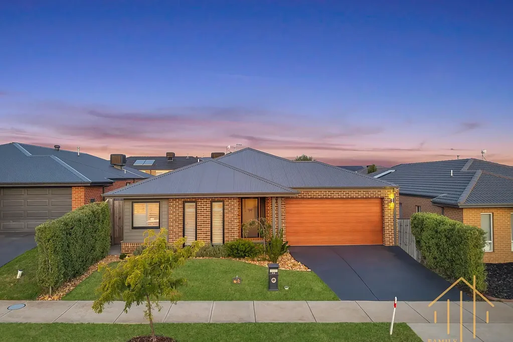 Warragul 4غرفة نوم 🏡 Experience Luxury Living at 44 Skyline Drive, Warragul!