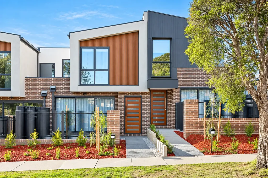 Frankston 3Kwarto The Brief: Modern Living, Impressive Space & Prime Frankston Convenience (1 year young/ 2 living areas)