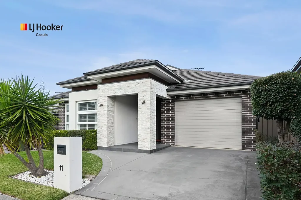 Luxury Home In Quiet Street Opposite Reserve