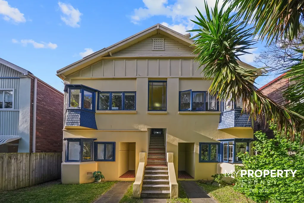 SPACIOUS 1 BED + STUDY - BEACH-SIDE LIFESTYLE