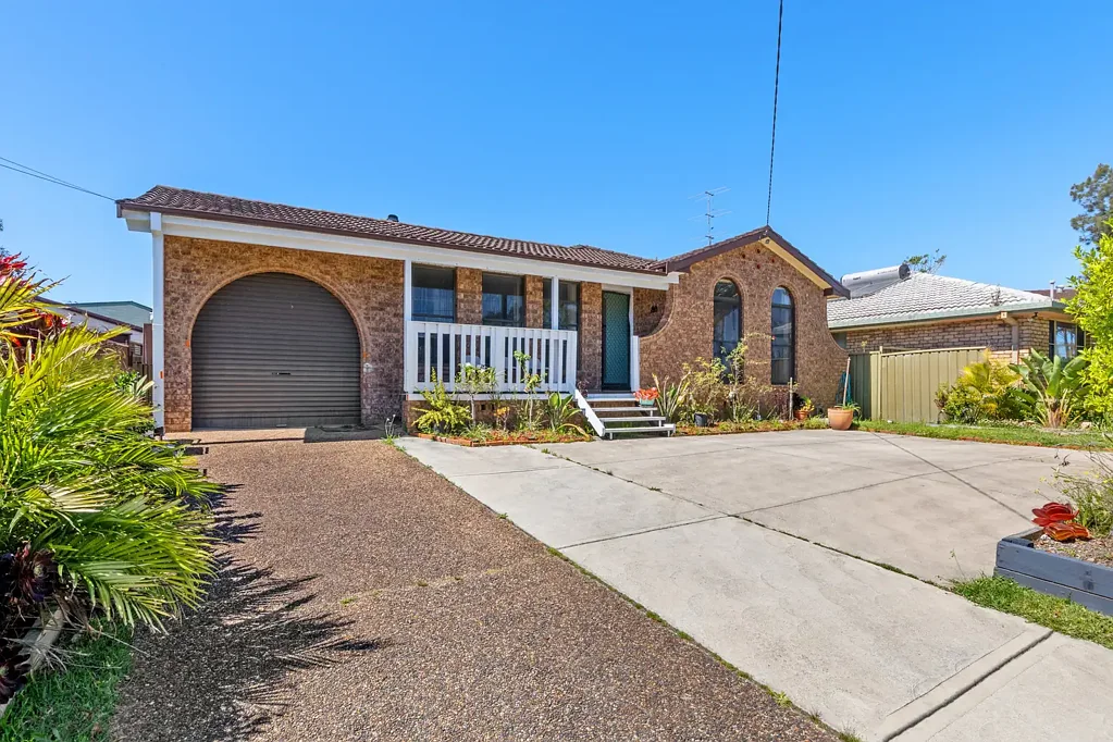 5 Naroo Avenue, Summerland Point, NSW 2259