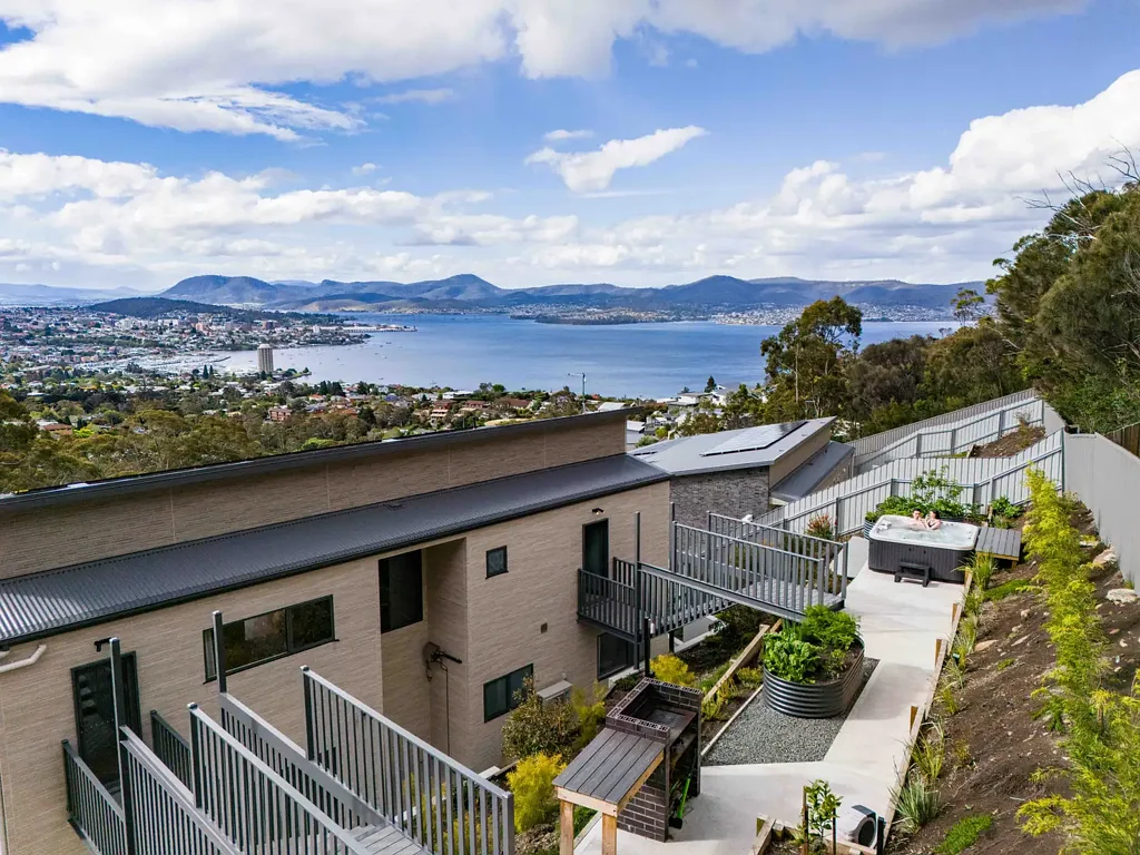 Sandy Bay 5침실 Panoramic Hobart Harbour Views | Luxury Sandy Bay Smart Home with Private Elevator