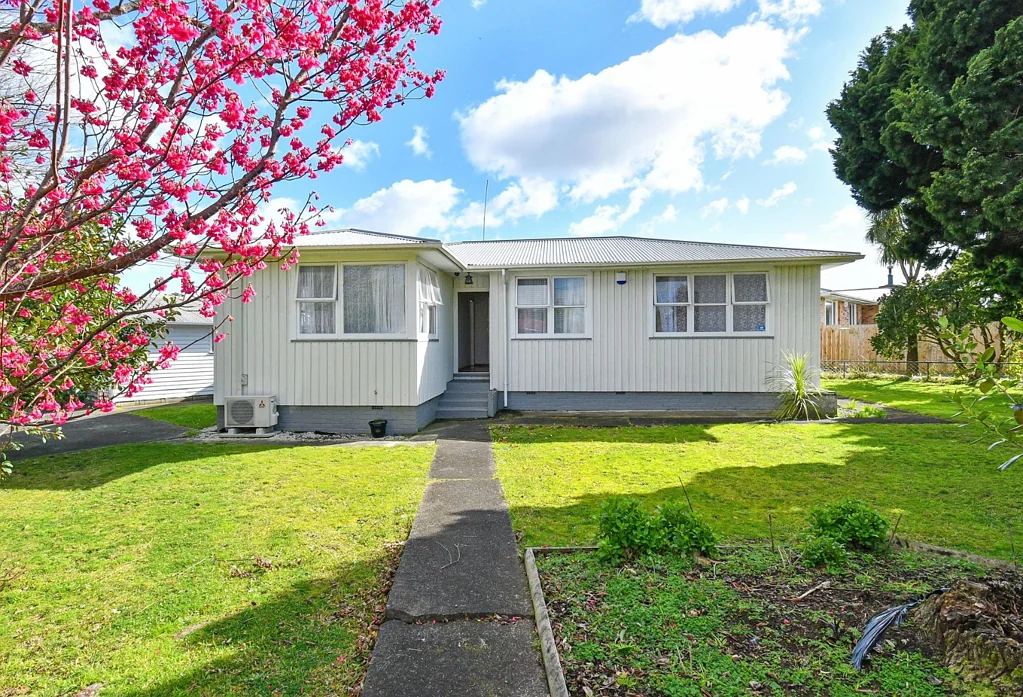PAPAKURA, 3 BEDROOMS