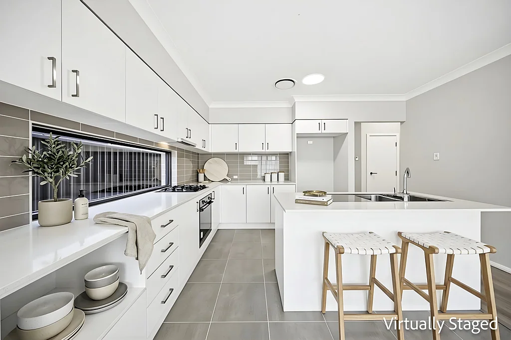 Box Hill 4房 全新木地板 四卧主套房 现代厨房 岛台吧座 步行公园学校 Refreshed Single-Level Family Home with Brand New Timber Flooring