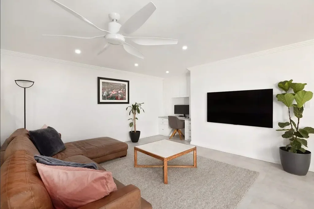 Collaroy 3 Bedroom Coastal Ease & Village Convenience