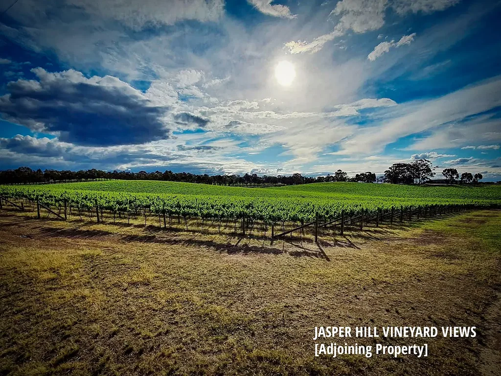 Heathcote 4Habitaciones TUSCANY IS CALLING — VINEYARD VIEWS, COUNTRY TRANQUILLITY & A SPACIOUS FAMILY HOMESTEAD ON 22.75 ACRES