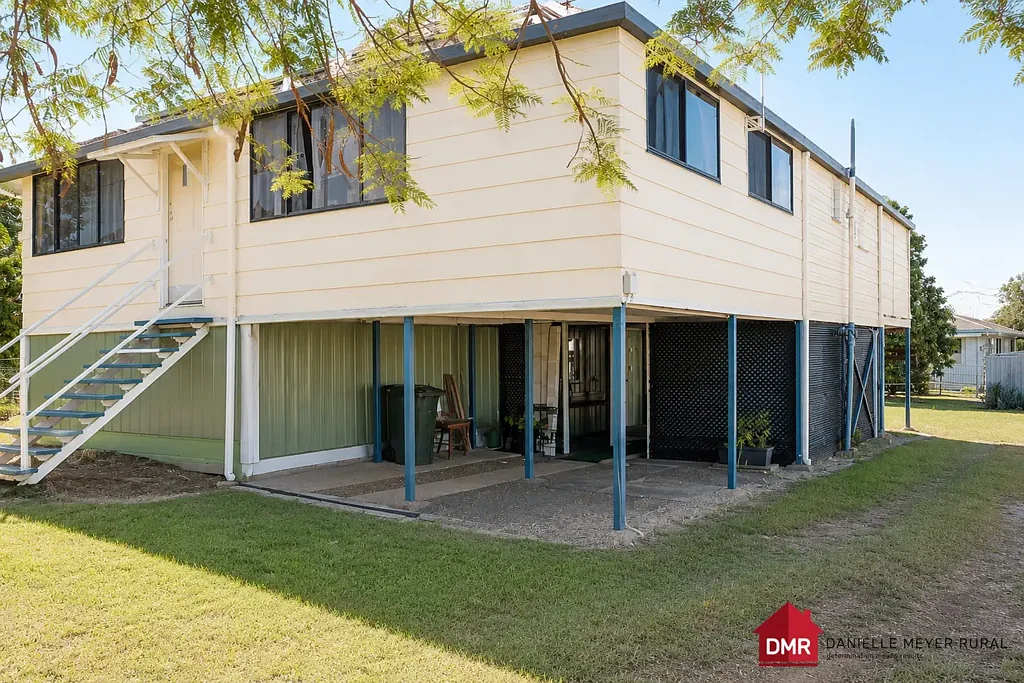 Mundubbera 4房  Convenient Family Home with Dual Living Potential