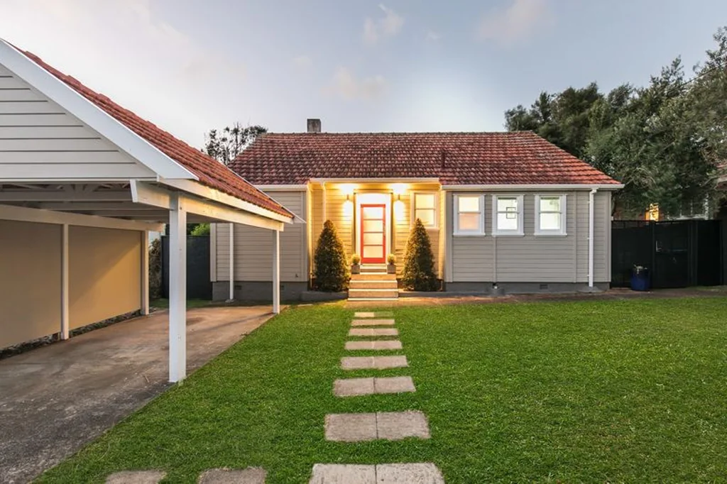 Mount Albert 3ਬੈੱਡਰੂਮ A Warm, Character-Filled Home in Mount Albert