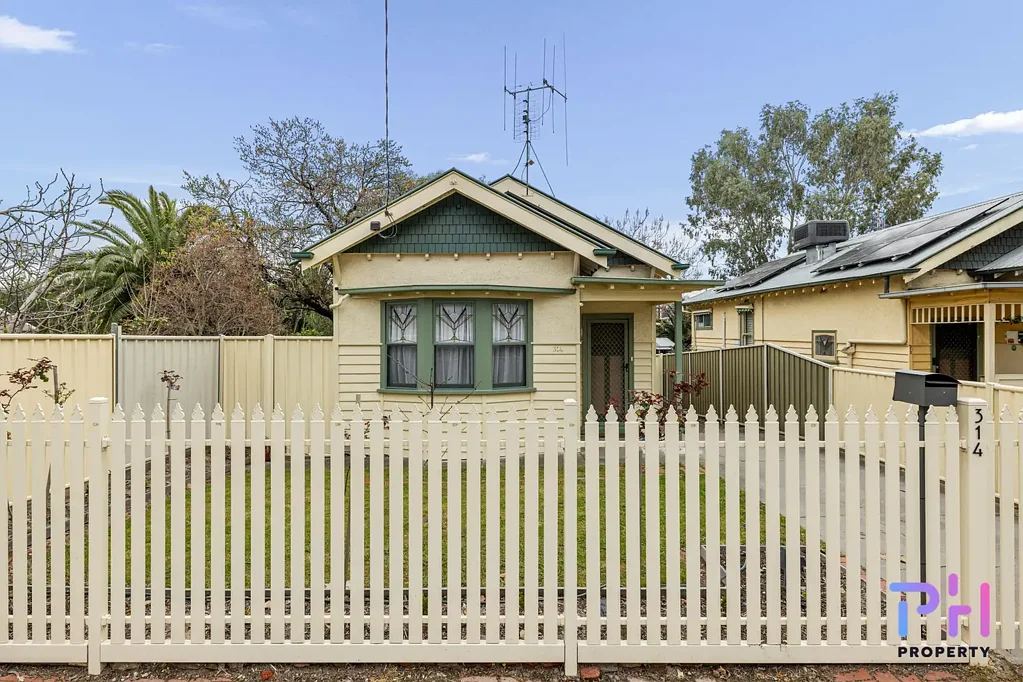Golden Square 3 Slaapkamer CHARACTER, CHARM & CONVENIENT GOLDEN SQUARE LOCATION