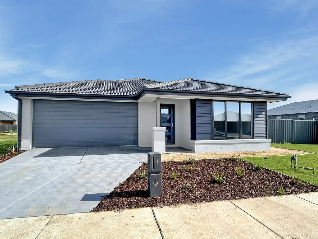 Brand New Modern 4 Bedroom Home on Generous Block!