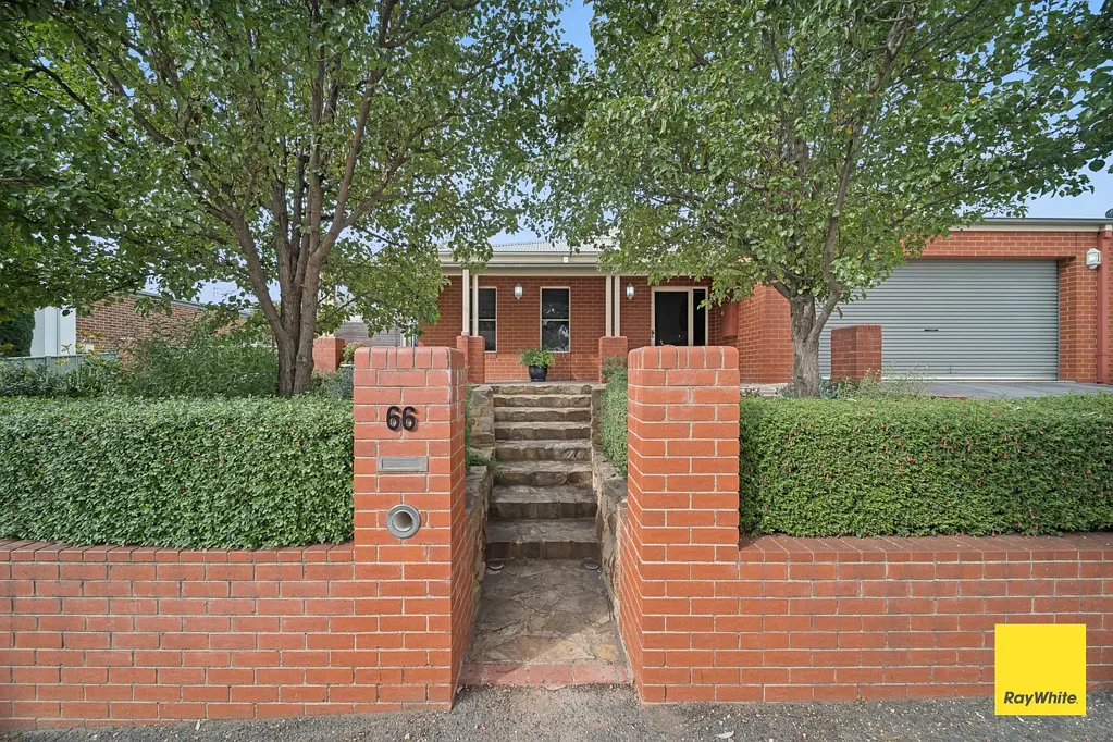 East Bendigo 4Zimmer Spacious & Stylish Family Living with Excellent Access & Shedding