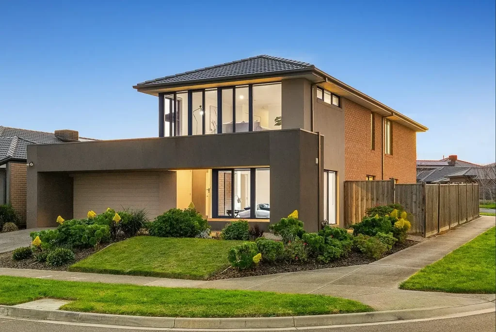 Cranbourne North 5Moenga Spacious Retreat & Versatile Rooms