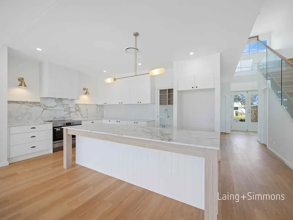 Port Macquarie 3房  Award-Winning Waterfront Home – Style, Space & Sophistication in a Premier Location