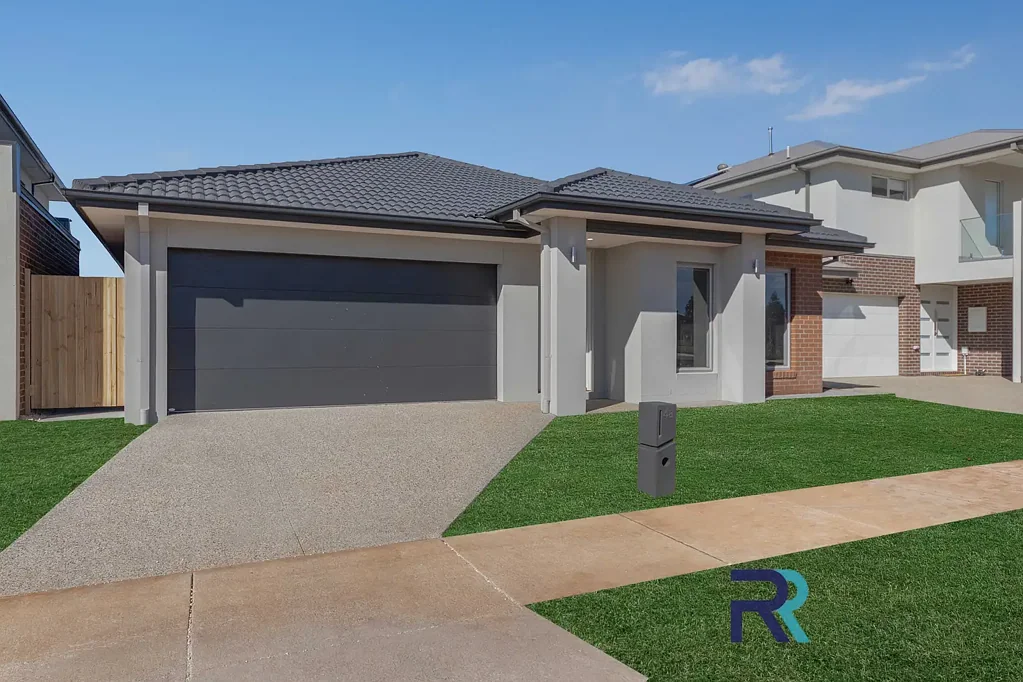 Modern Family Home with Four Bedrooms in Aintree