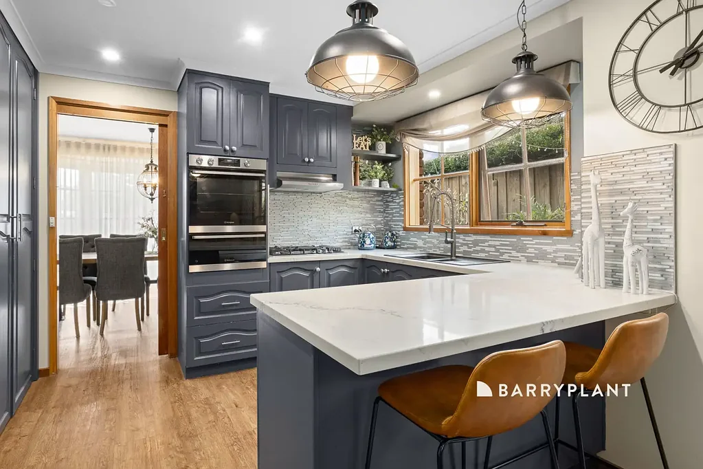 Warragul 3房  Fully Renovated Family Home with Incredible Views & Entertaining Spaces