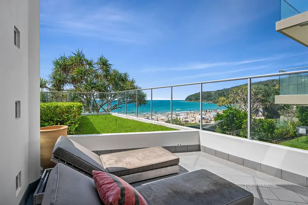 Noosa Heads 1Zimmer Redefining Beachside Glamour so Close to Toes-in-the-Sand