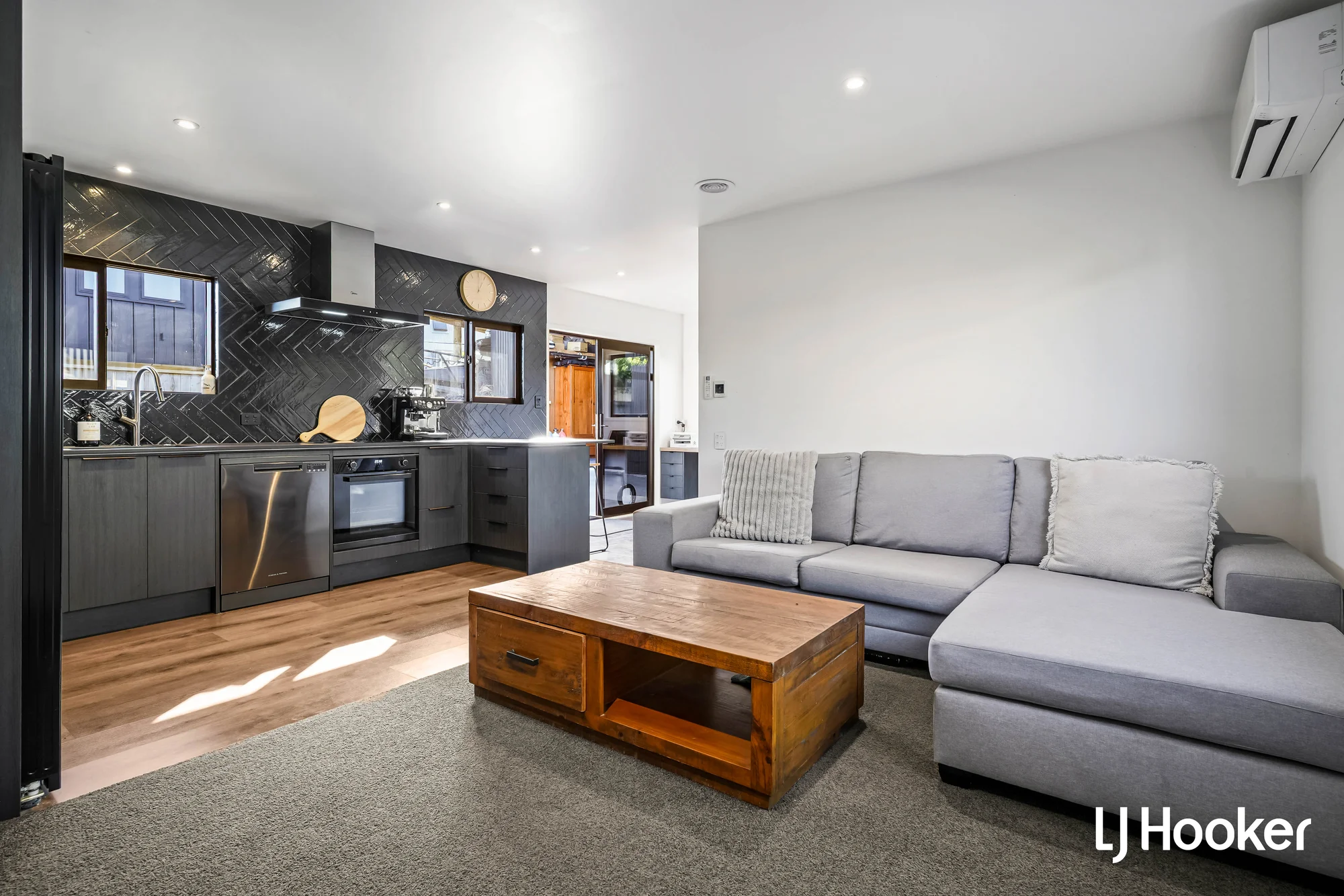 Waihi Beach 2房  Buy One or Buy Both - A Rare Opportunity