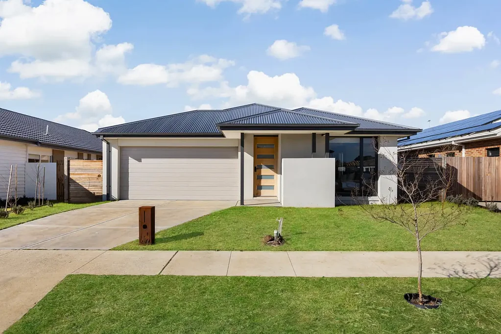 New Gisborne 4ਬੈੱਡਰੂਮ Contemporary Ease in Coveted Cathlaw on Ferrier