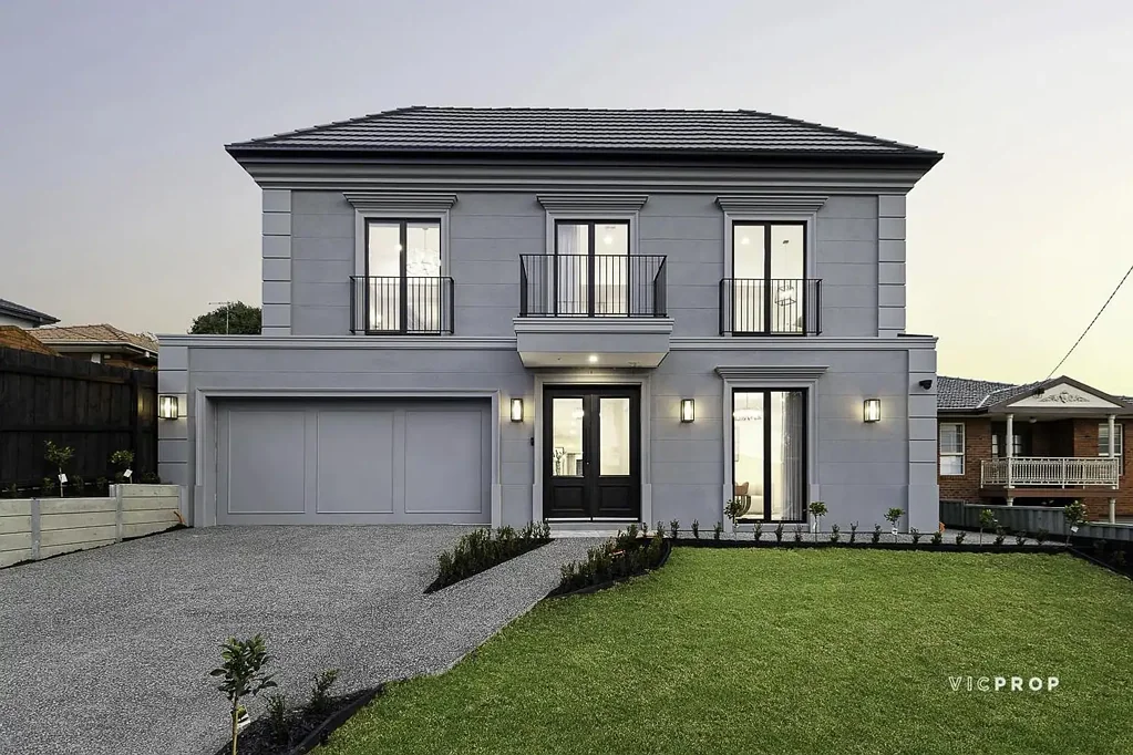Bulleen 5房 法式灵感典范豪宅，尊贵地段彰显不凡 French-Inspired Trophy Home in Prestigious Position